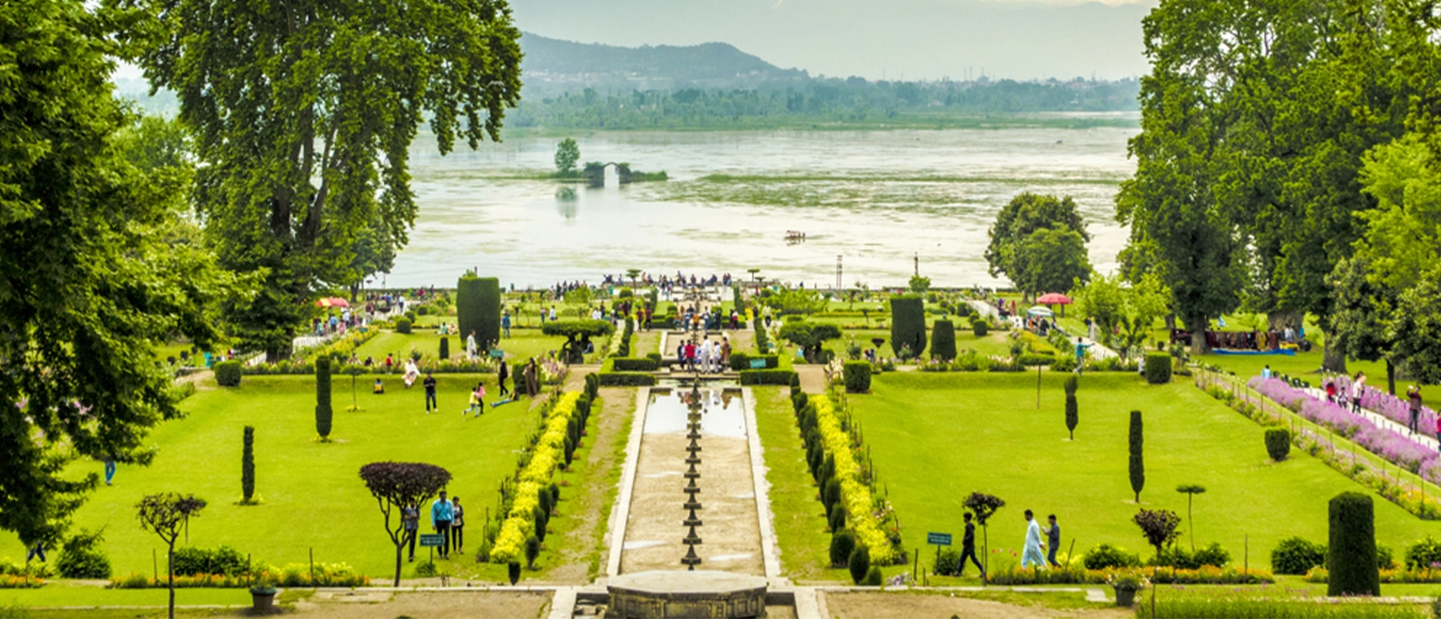Hotels in Srinagar Near Tourist Attractions Like Mughal Gardens